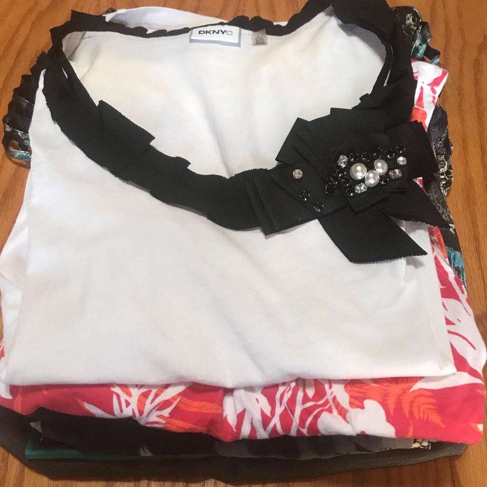 Bundle 10 tops size Medium